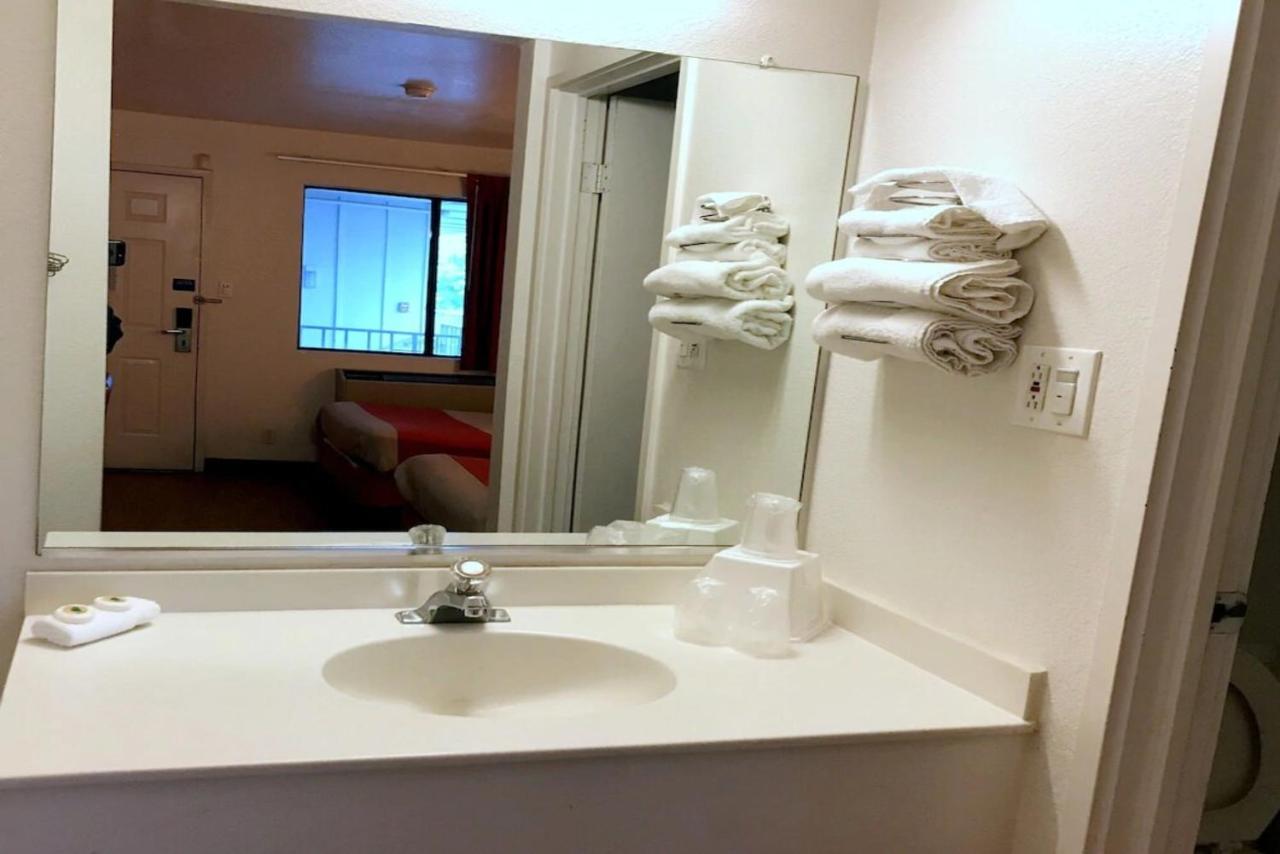 Key Inn Macedonia Luaran gambar