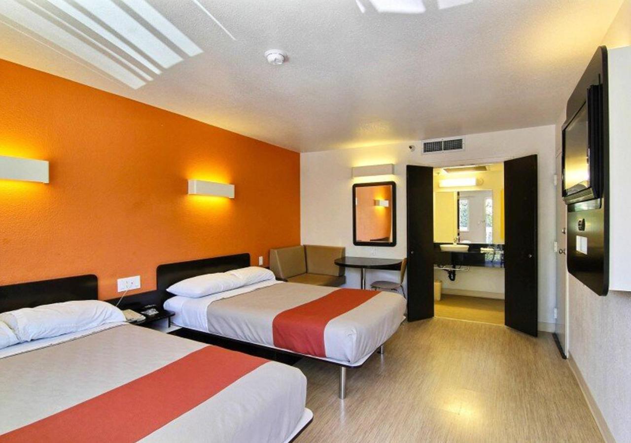 Key Inn Macedonia Luaran gambar
