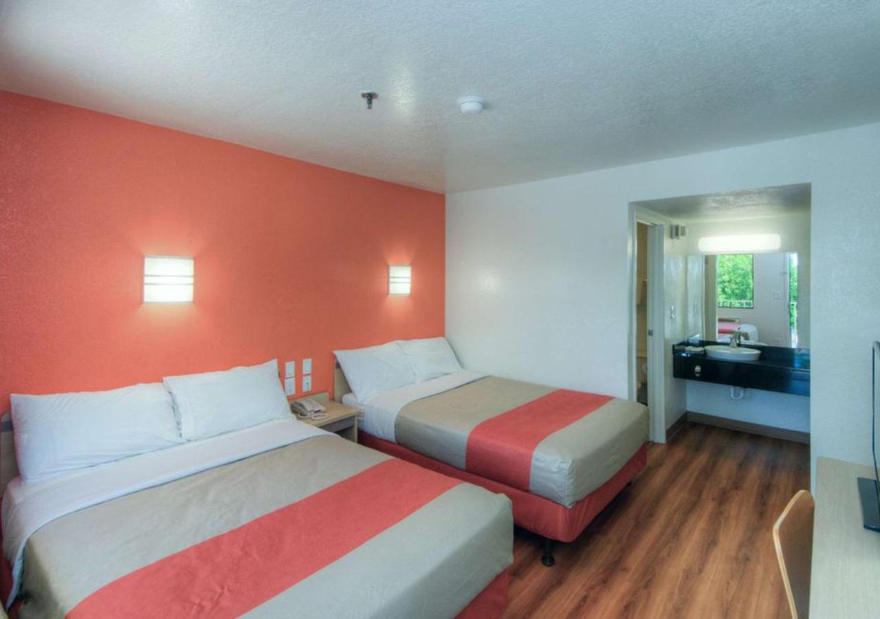 Key Inn Macedonia Luaran gambar
